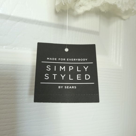 NWT Simply Styled Long Sleeve Lace Top - Picture 10 of 10